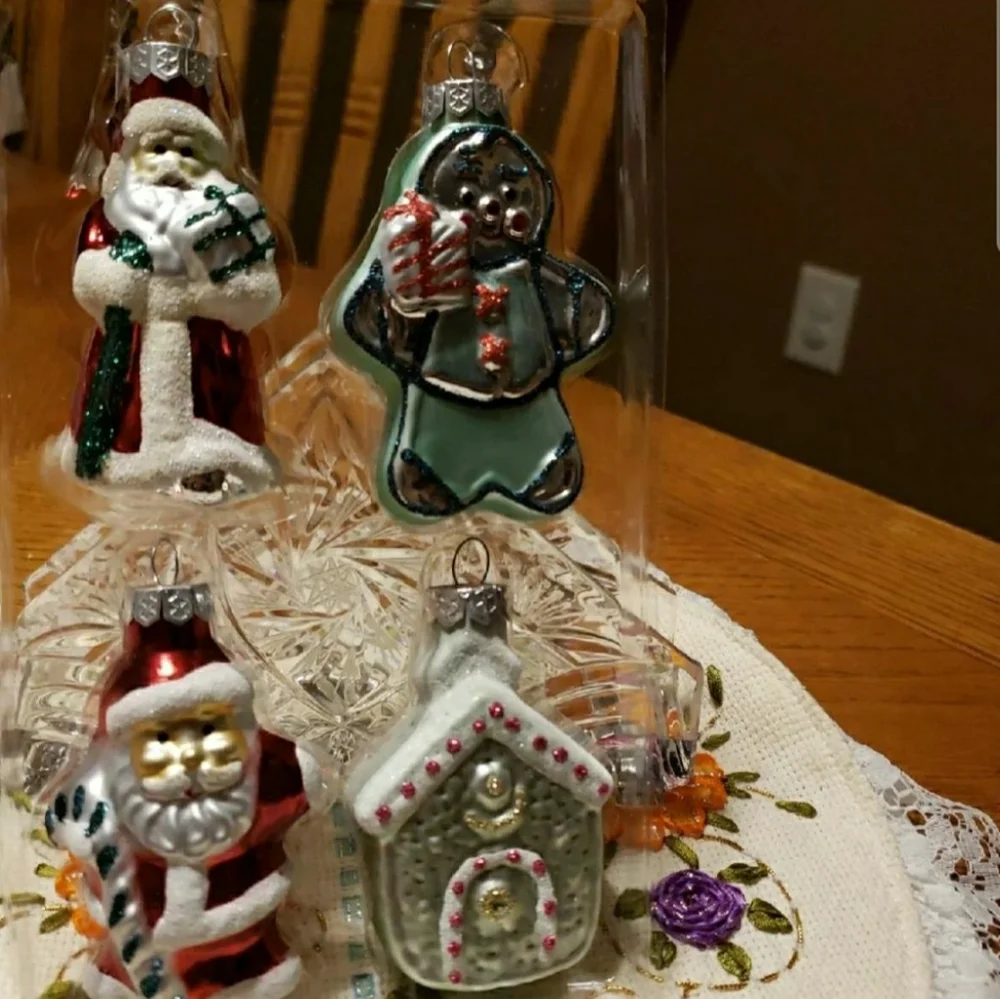 PIER 1 IMPORTS Glass Christmas Ornaments (4)